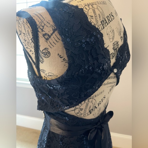 Gorgeous Formal Gown.                        Bag 90 - Picture 13 of 15